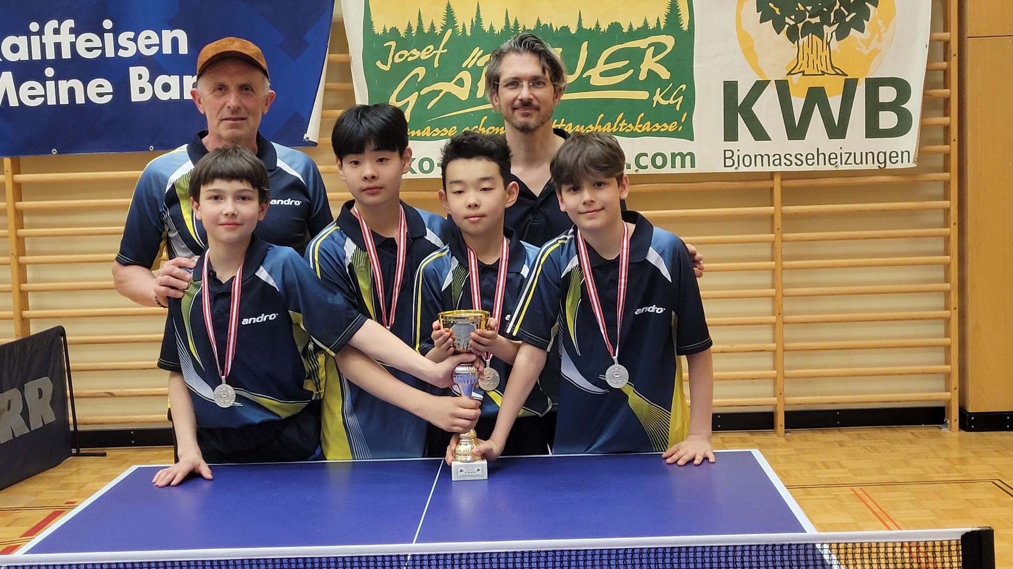 Burschenteam &amp; Vanessa Tang bei ÖM U15 am Podest